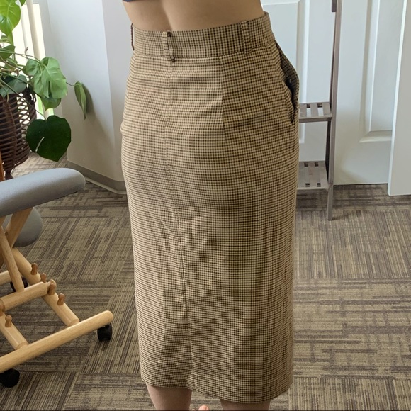 Beautiful midi length Zara skirt with pockets & slit. Brown gingham pattern. - Picture 8 of 10